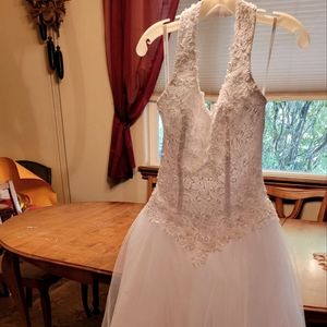 A beautiful neck line with this  halter top, with the open back that is amazing